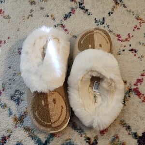 American Eagle slippers